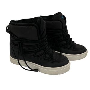 Native Black Chamonix Water Resistant Insulated Boots Size 2 Kid’s